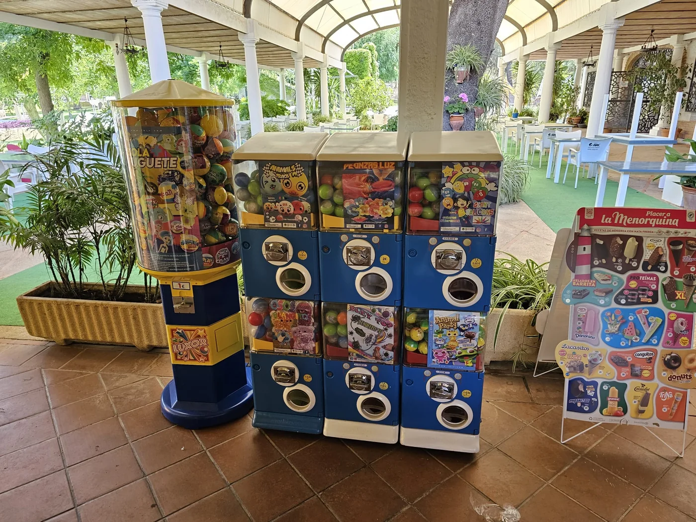 Expendedoras de bolas y regalos